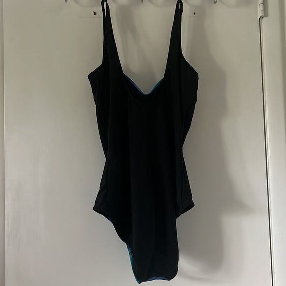 Bathing suit - Picture 2 of 3